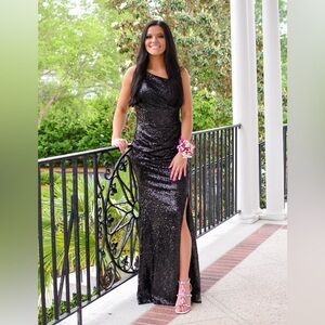 Sherri Hill Black Sequence Prom Dress
Only Worn Once
Has been dry cleaned